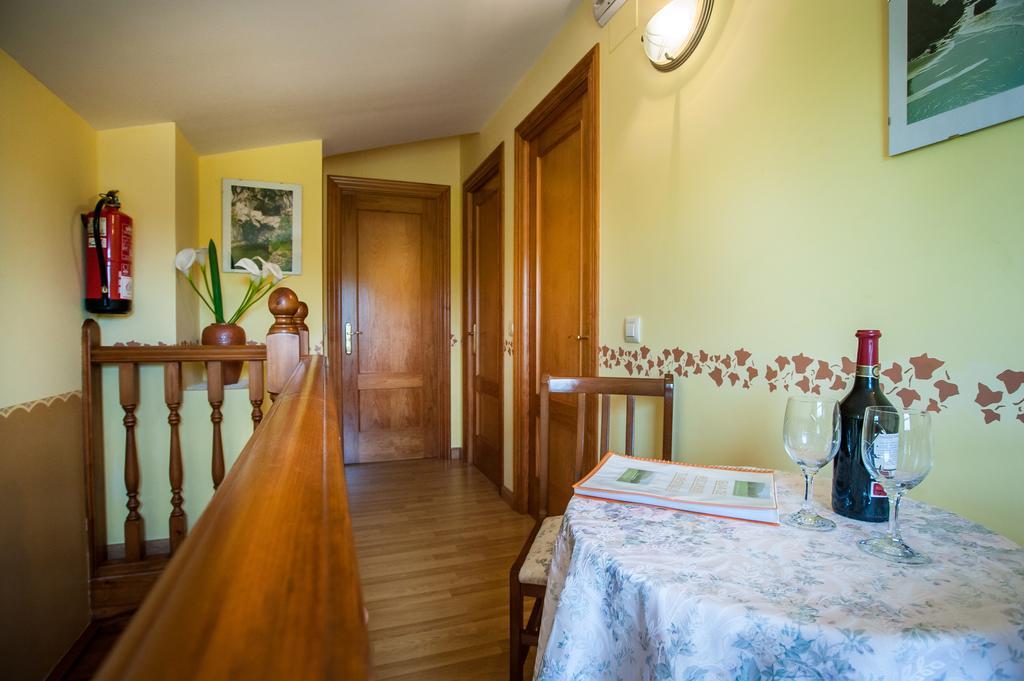 Apartamentos El Pradon De Santa Marina Parres de Llanes Oda fotoğraf