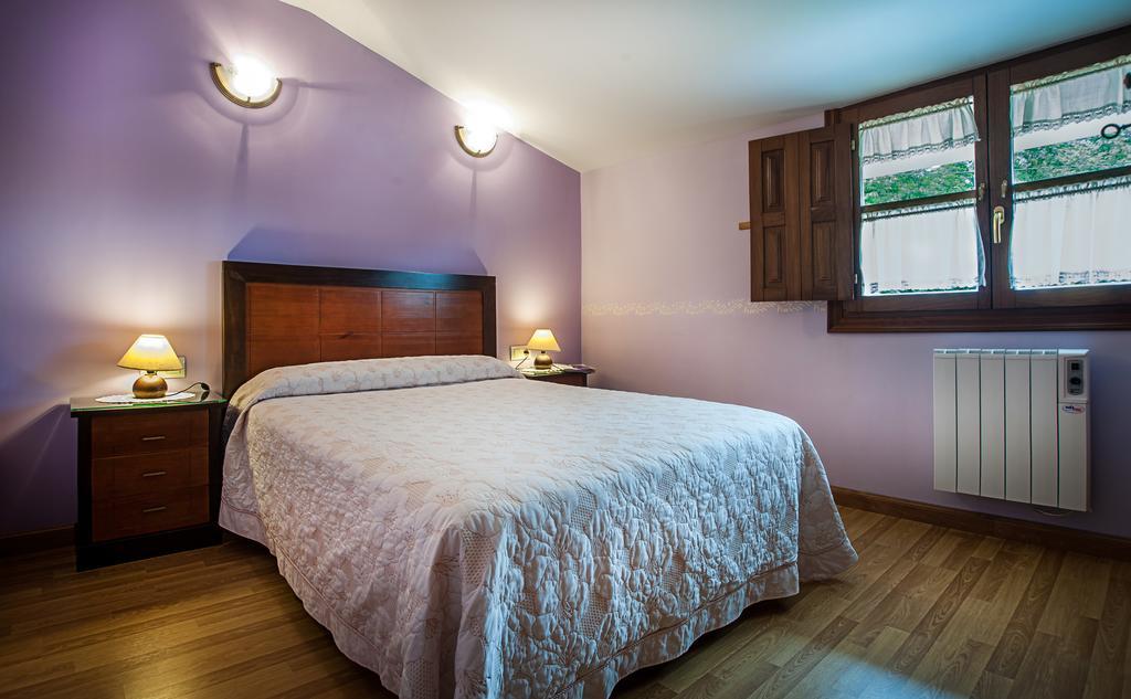 Apartamentos El Pradon De Santa Marina Parres de Llanes Oda fotoğraf