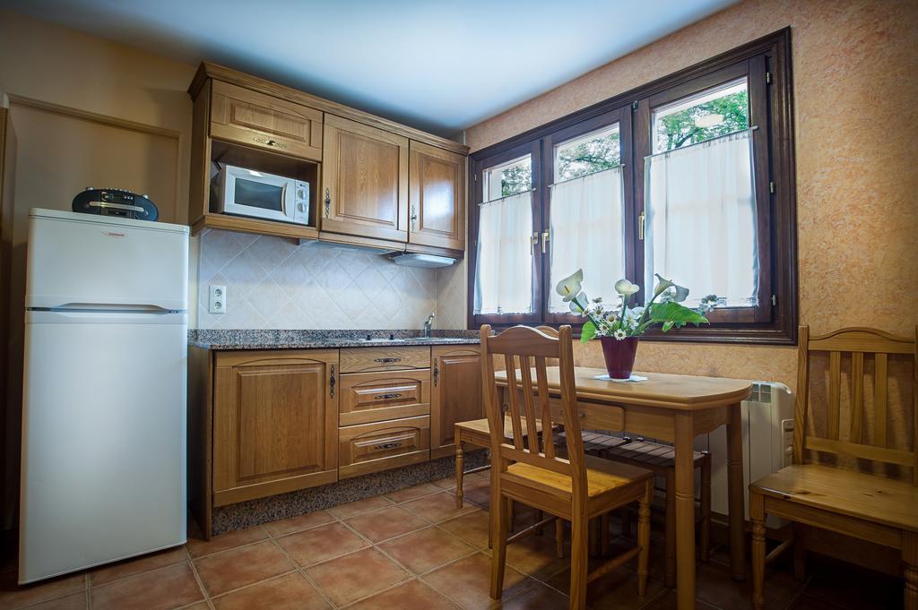 Apartamentos El Pradon De Santa Marina Parres de Llanes Oda fotoğraf