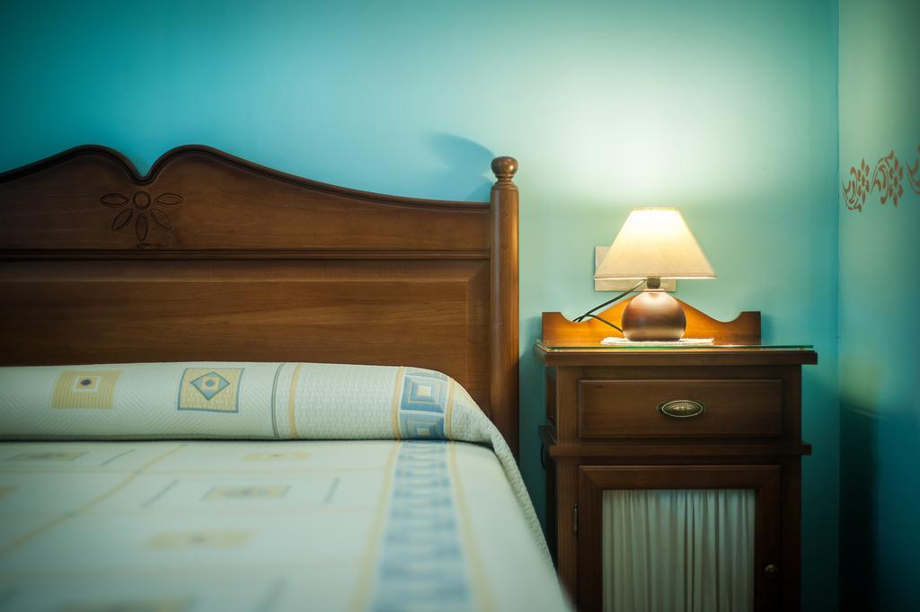 Apartamentos El Pradon De Santa Marina Parres de Llanes Oda fotoğraf