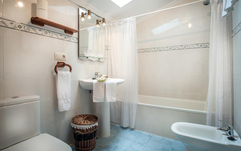 Apartamentos El Pradon De Santa Marina Parres de Llanes Oda fotoğraf