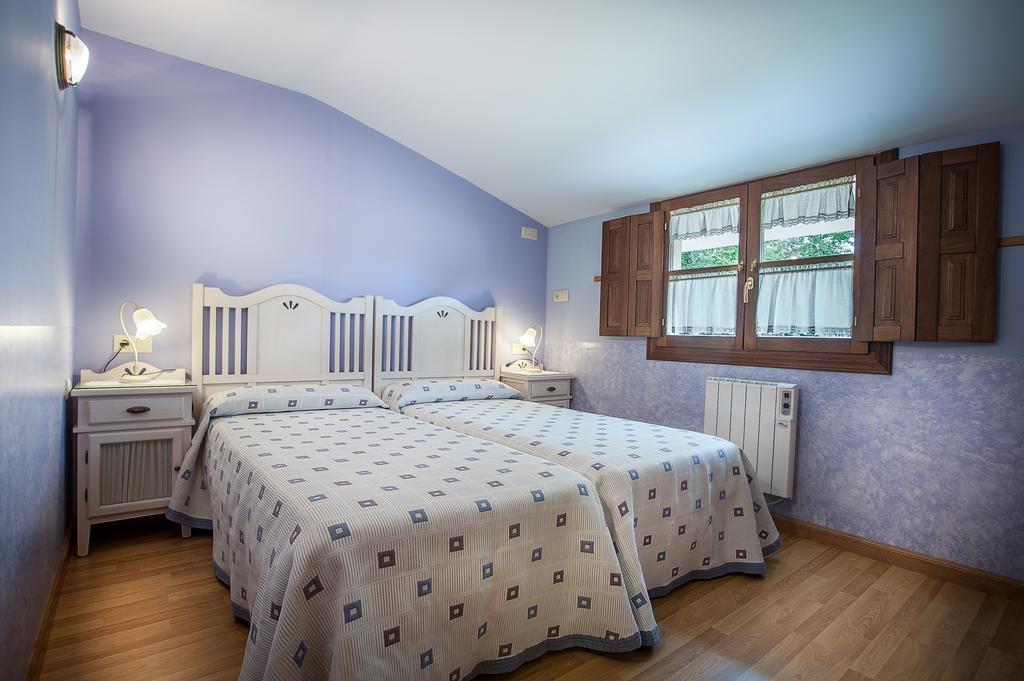 Apartamentos El Pradon De Santa Marina Parres de Llanes Oda fotoğraf