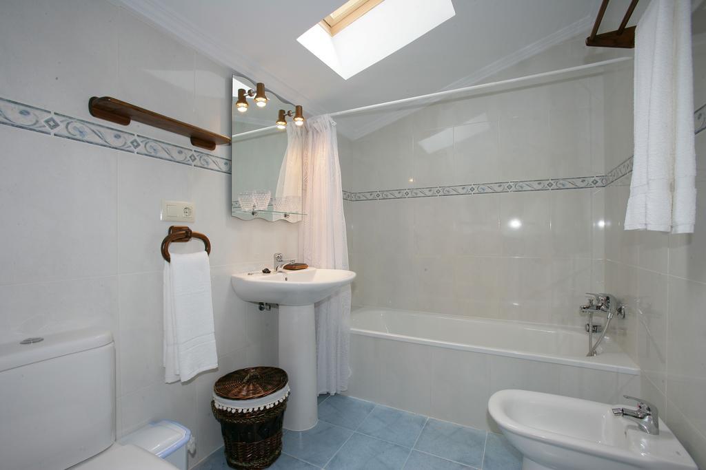Apartamentos El Pradon De Santa Marina Parres de Llanes Oda fotoğraf